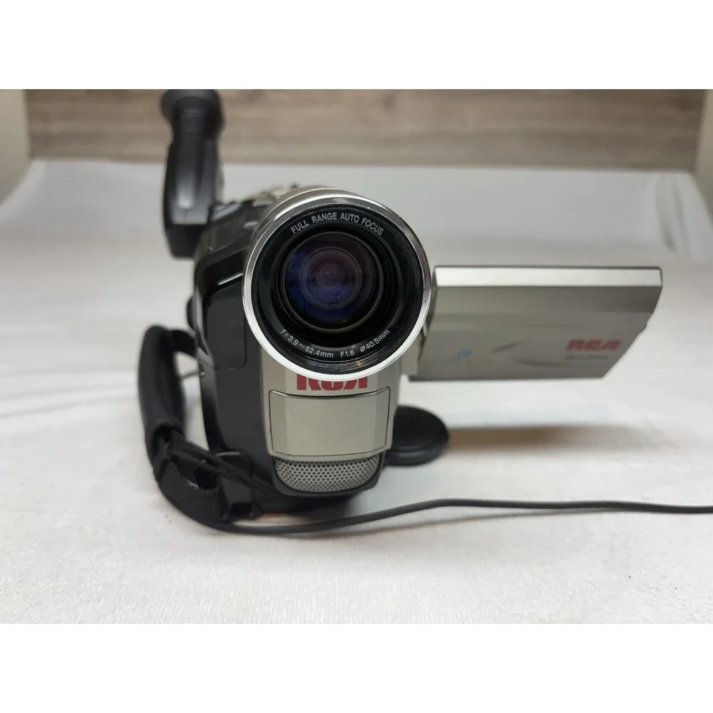 RCA AutoShot CC6364 VHS-C Camcorder Camera 400X Digital Zoom Case & Plug Charger